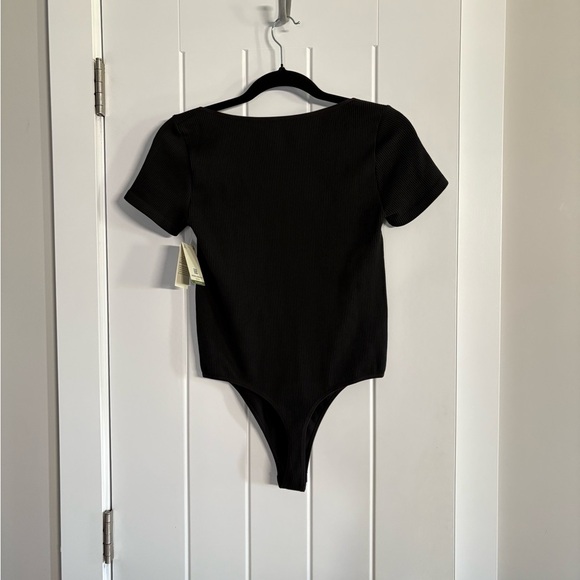 🆕 Ardene Black Seamless Scoop Neck Fitted Bodysuit Cap Sleeve - Picture 4 of 6